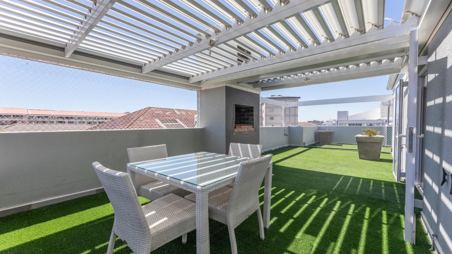 2 Bedroom Property for Sale in Sea Point Western Cape